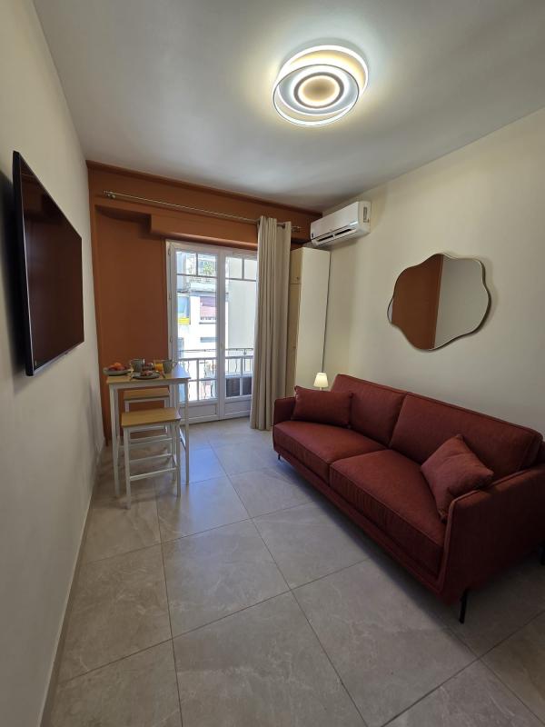 NICE CARRE D'OR - RUE DE FRANCE/BOULEVARD GAMBETTA - BEAU STUDIO MEUBLE - REFAIT A NEUF - RARE - CLIMATISATION REVERSIBLE