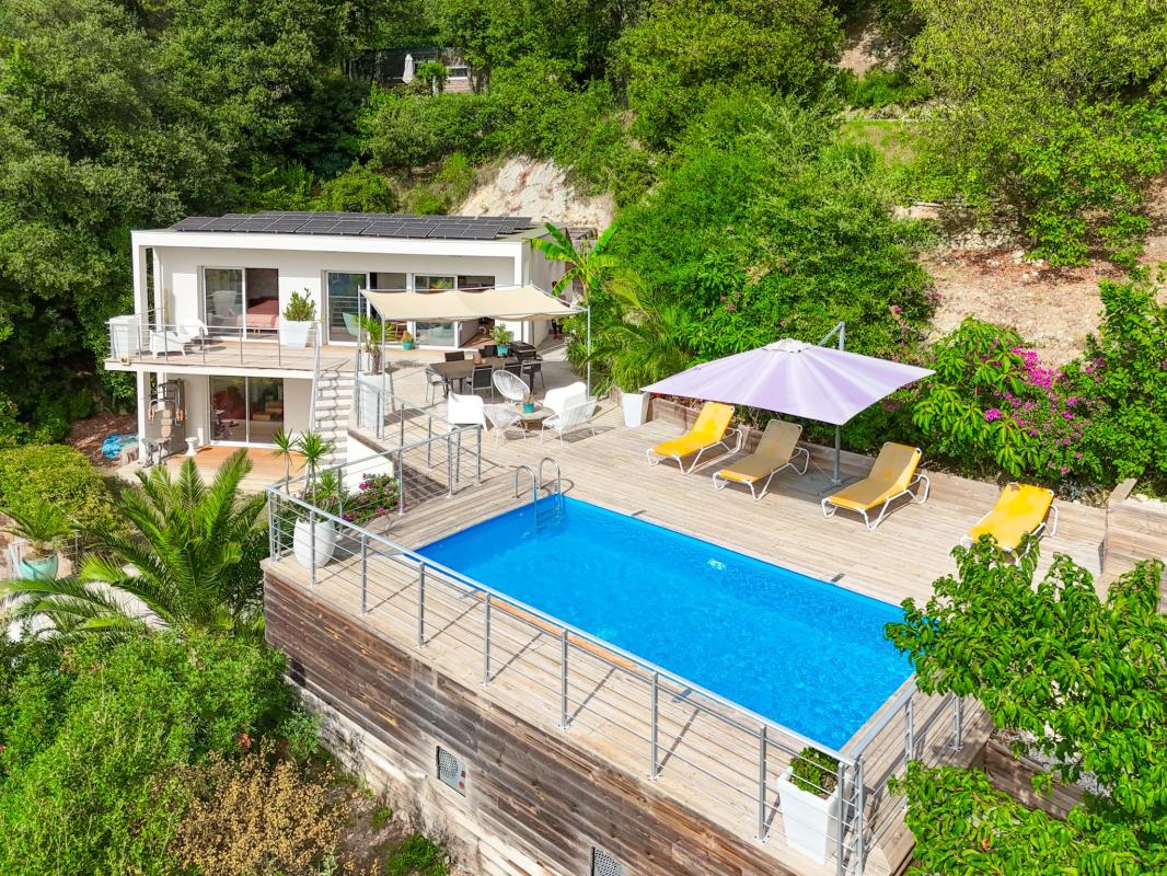 VILLA CALIFORNIENNE, DÉPENDANCE, PISCINE ET VUE PANORAMIQUE