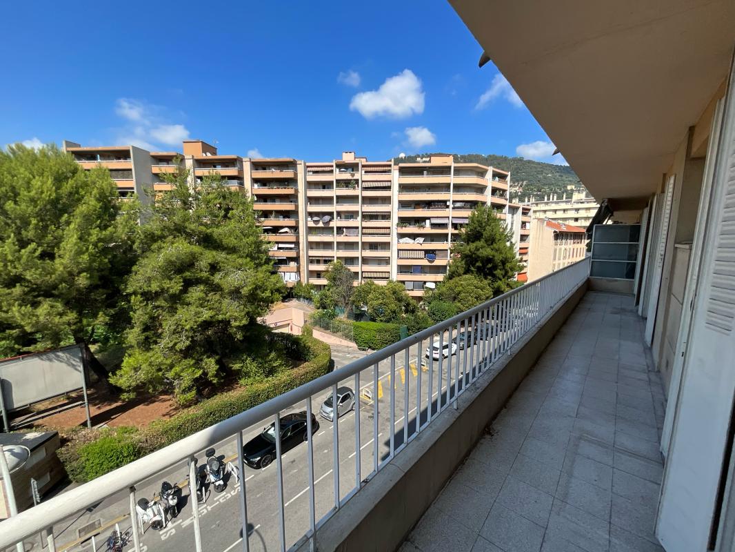 Nice Est/Pasteur, 4 pièces, étage élevé, grands balcons, cave et garage privatif