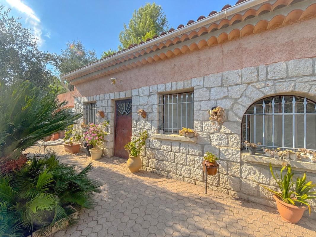 LAGHET, MAISON INDIVIDUELLE DE PLAIN-PIED, PAS DE VIS-A-VIS, CALME, TERRAIN ARBORE 3825M²