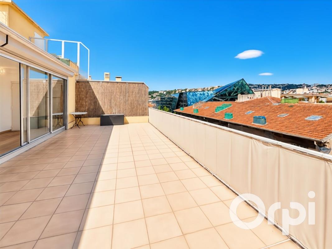NICE CENTRE / MÉDECIN – DERNIER ÉTAGE AVEC ROOFTOP