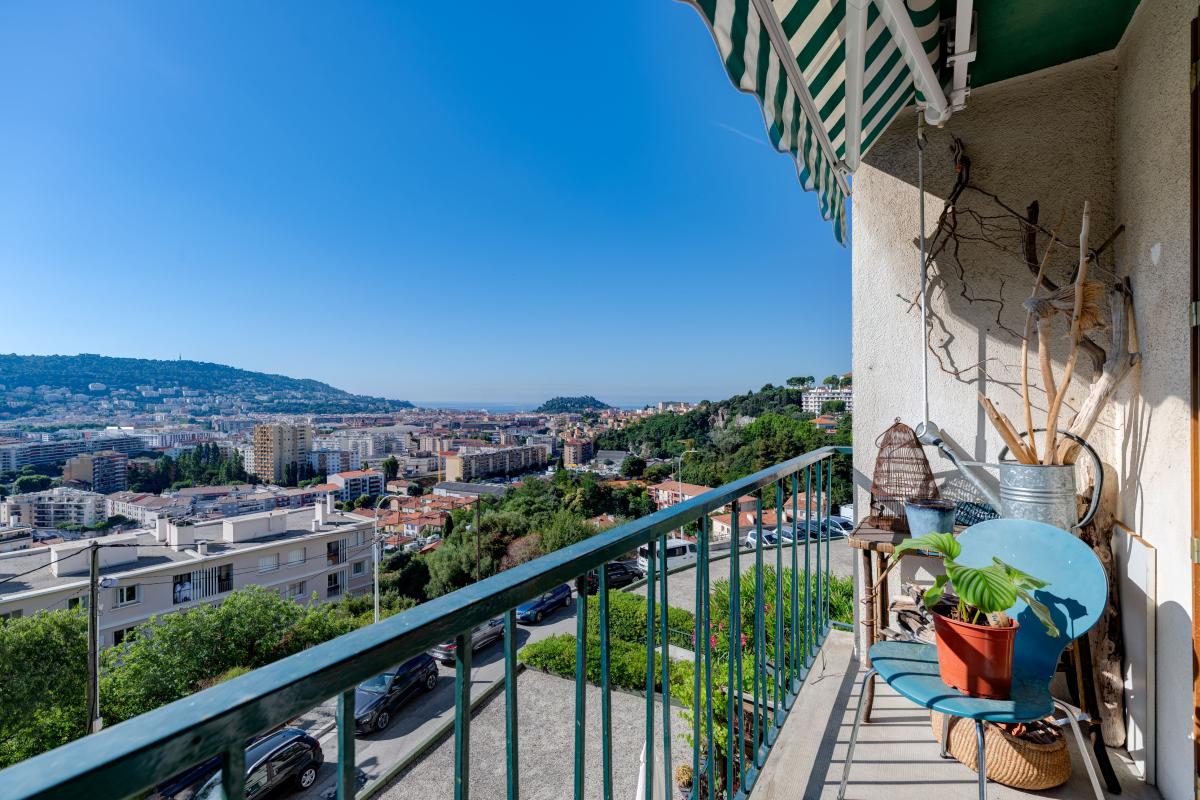 Appartement À Vendre: NICE-CIMIEZ-3 pièces au calme avec vue dégagée-Balcon