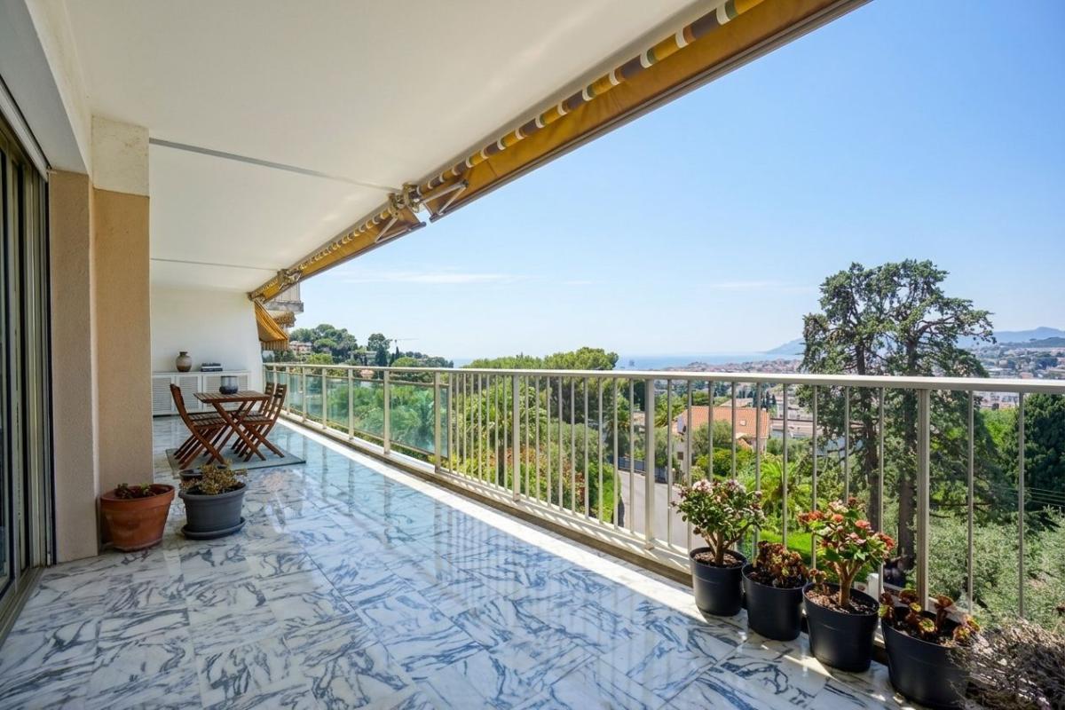 VUE MER - CALME - LUMINEUX - DOUBLE GARAGE - TRAVERSANT ET EN ANGLE