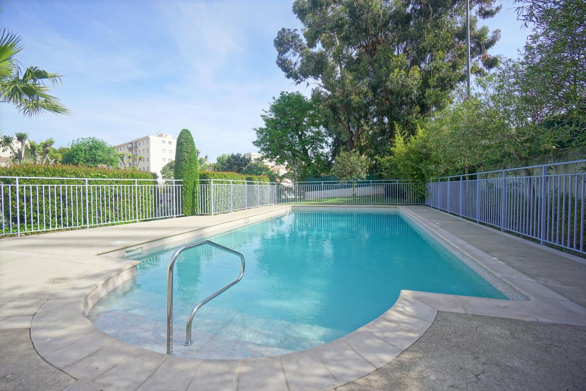 RESIDENCE DE 2010 - TRANSPORTS - PISCINE - TERRASSE de 12m²
