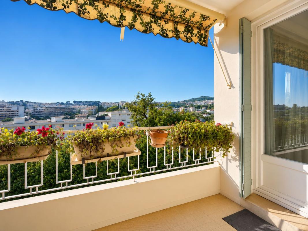 LE CANNET MAIRIE / QUARTIER DOLCE FARNIENTE - 3 PIECES AVEC BALCON + GARAGE FERME + LOGGIA