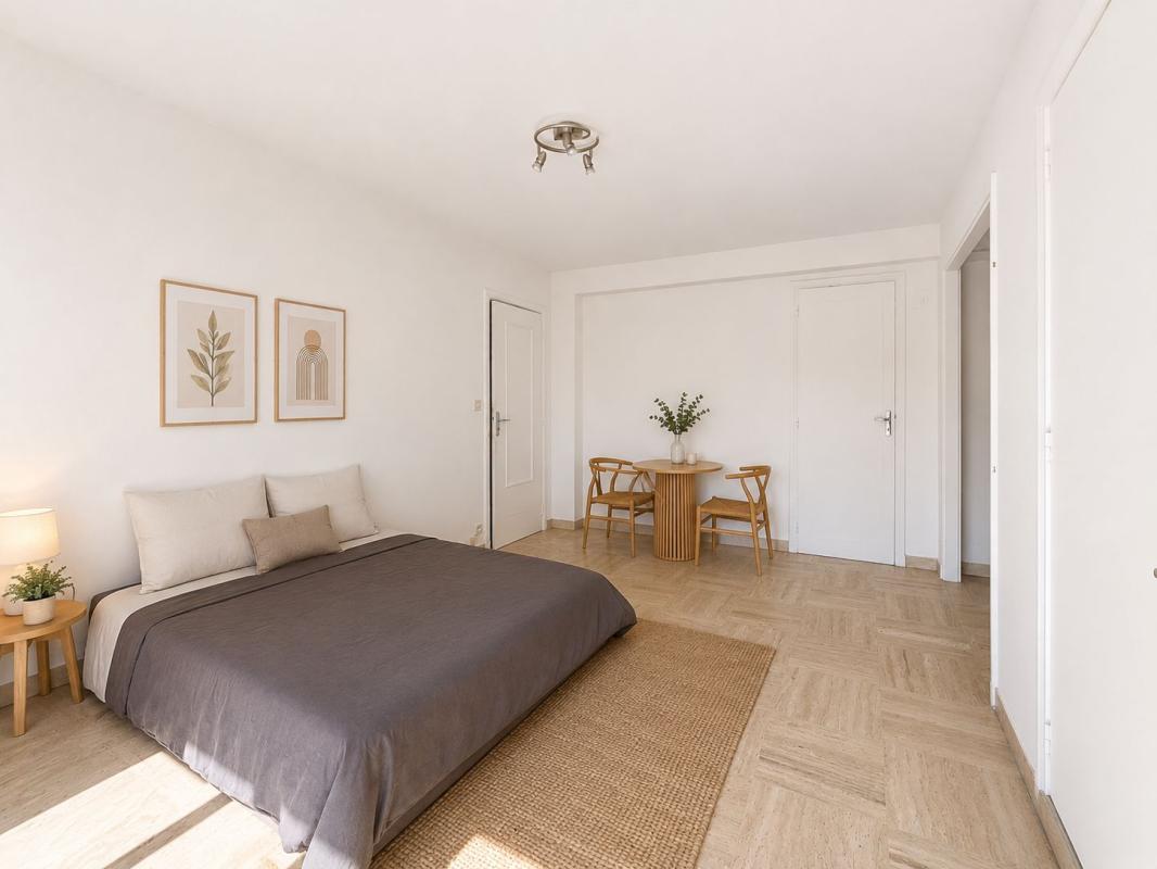STUDIO ETAGE ELEVE BALCON