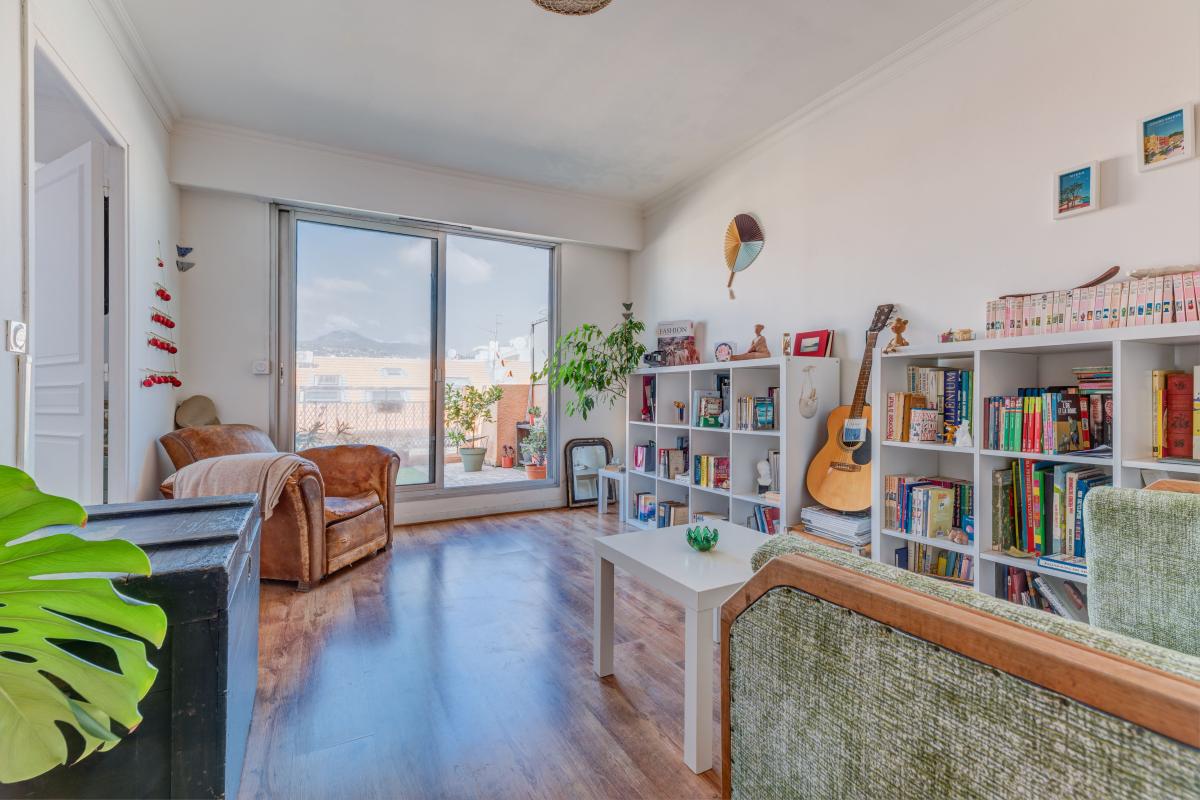 NICE – 2 PIÈCES AVEC GRANDE TERRASSE EN ÉTAGE ÉLEVÉ