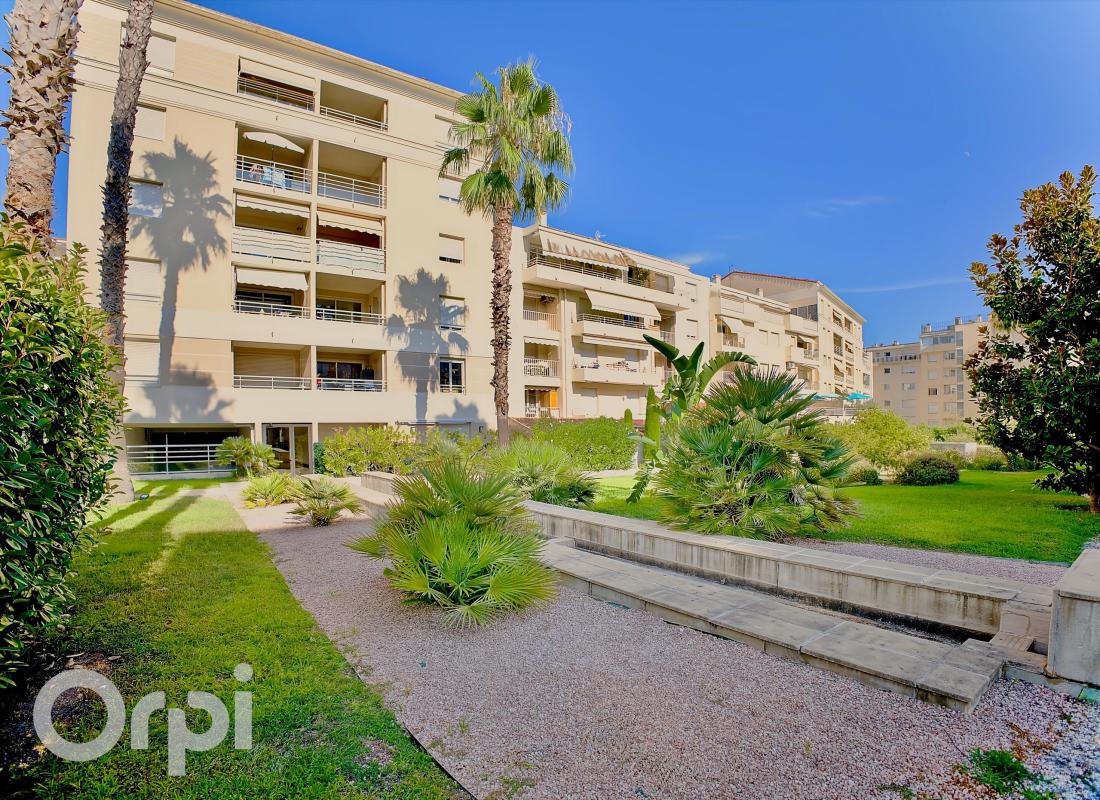 APPARTEMENT 2 PIÈCES - 200M DES PLAGES - PALM BEACH - TERRASSE - PARC