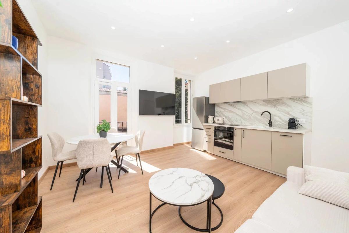 À VENDRE : CANNES, PETIT JUAS - 2/3 PIÈCES REFAIT À NEUF
