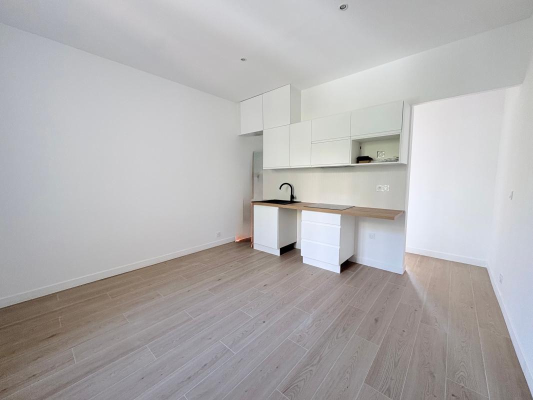 Studio avec espace nuit séparé rénové