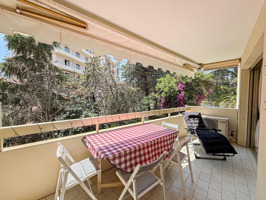 Cannes grand 2 pièces vendu meublé avec terrasse, balcon, parking, cave résidence sécurise