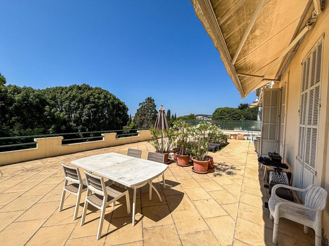 Cannes Montrose 5 pièces de 150m² avec terrasse de 130m²