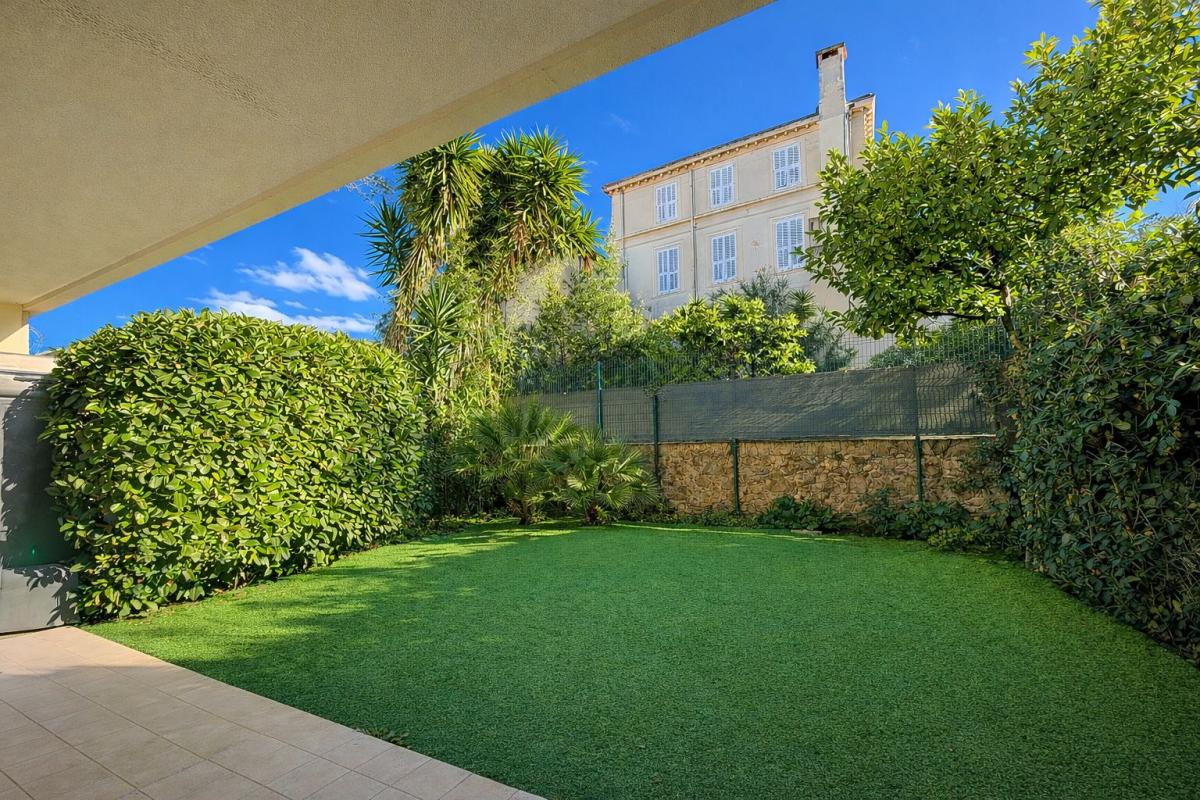 2 PIÈCES 37M² EN REZ-DE-JARDIN – RÉSIDENCE DE STANDING – À PIED DE LA RUE D’ANTIBES ET DE LA CROISETTE