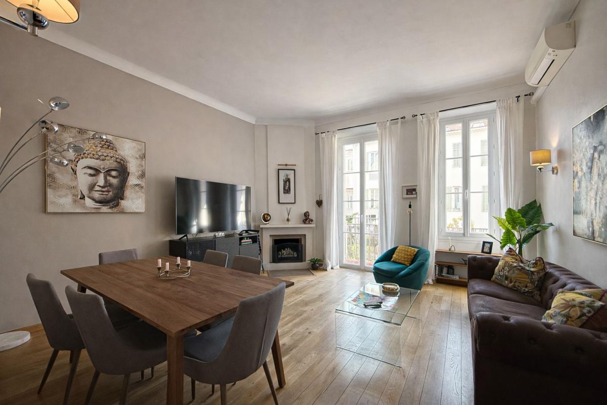 Cannes  – 3 pièces bourgeois de 78 m² rénové, balcon sud, à deux pas de la rue d’Antibes