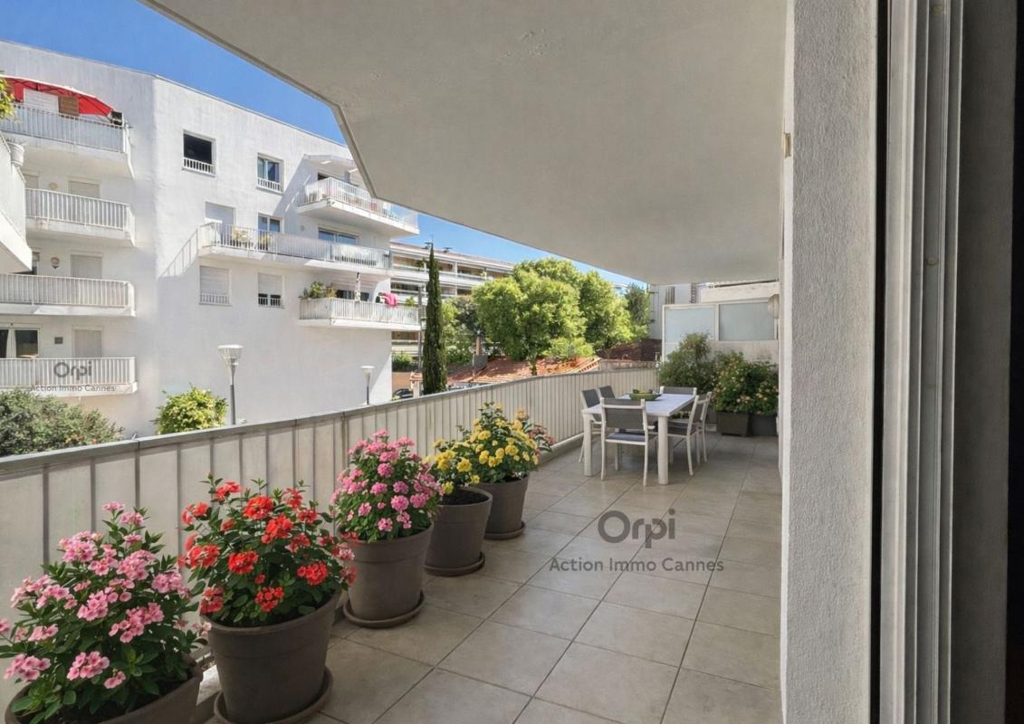 4 pièces avec grande terrasse à 5 min à pied des plages et de la Croisette