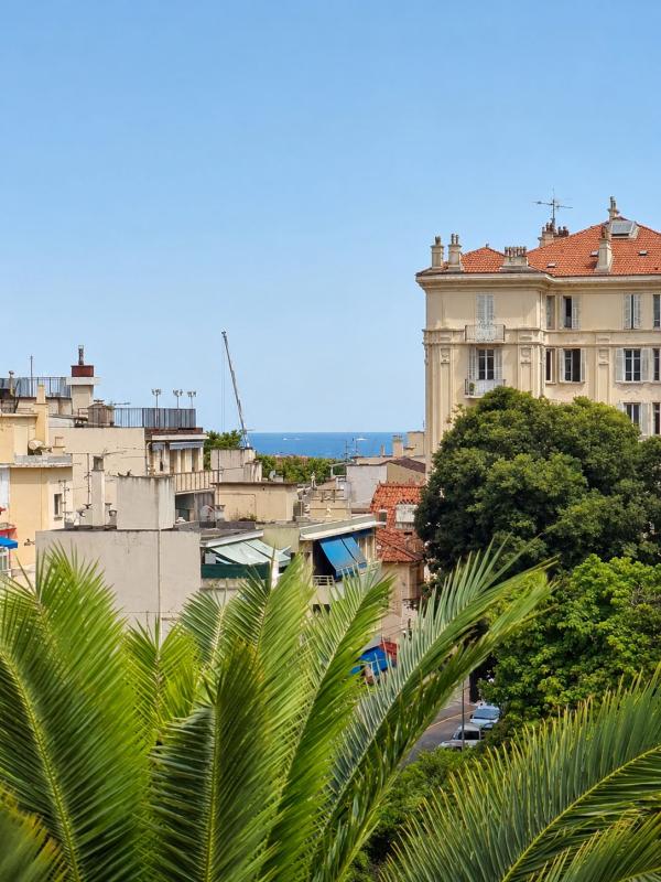 Appartement À Vendre - 2p en dernier étage - Proche centre ville de Cannes