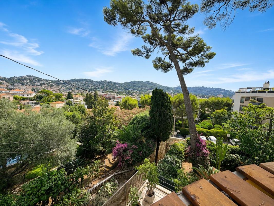 Élégant appartement bourgeois de 182 m² entièrement rénové avec garage