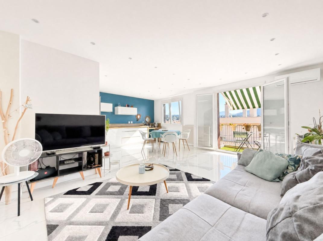 Appartement à vendre 4 pièces 85 m² Nice Saint Barthélemy en dernier étage balcons