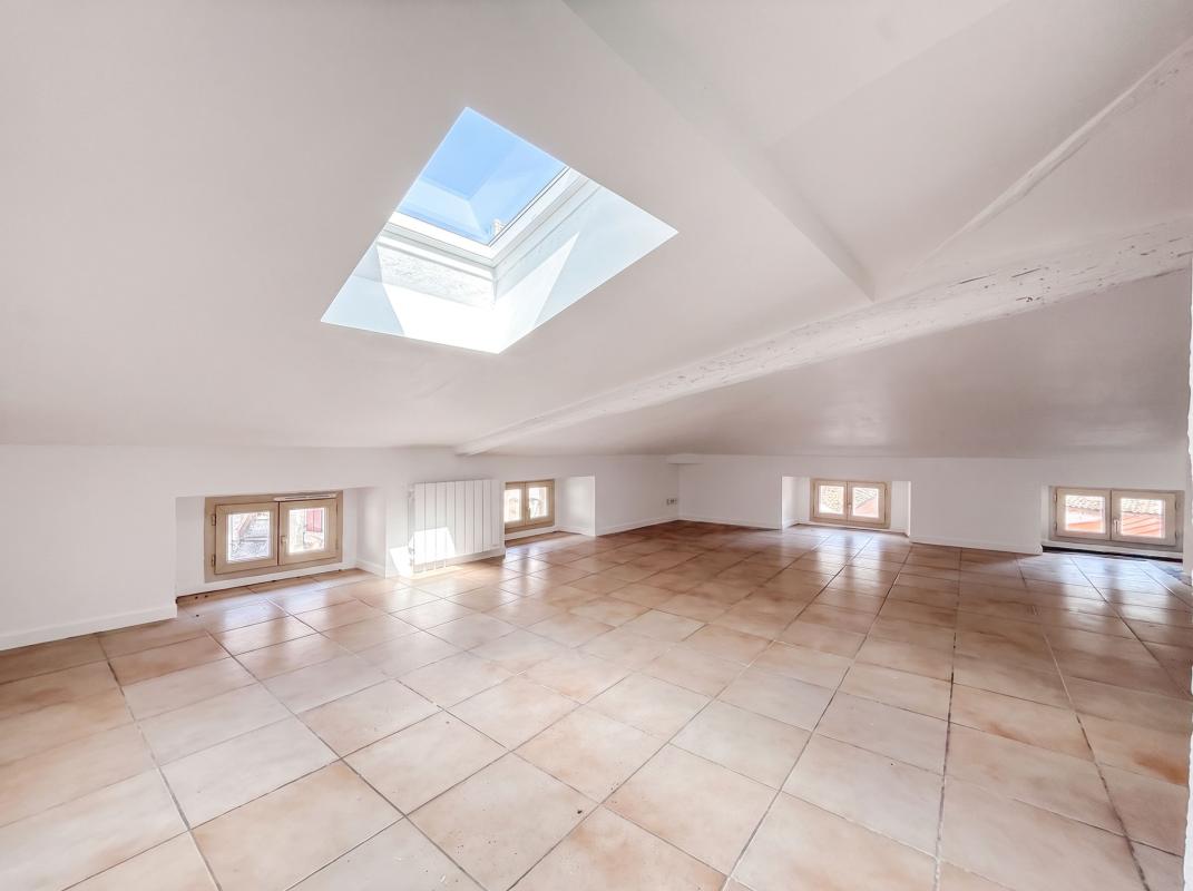 LUCERAM appartement à vendre 3 pièces dernier étage