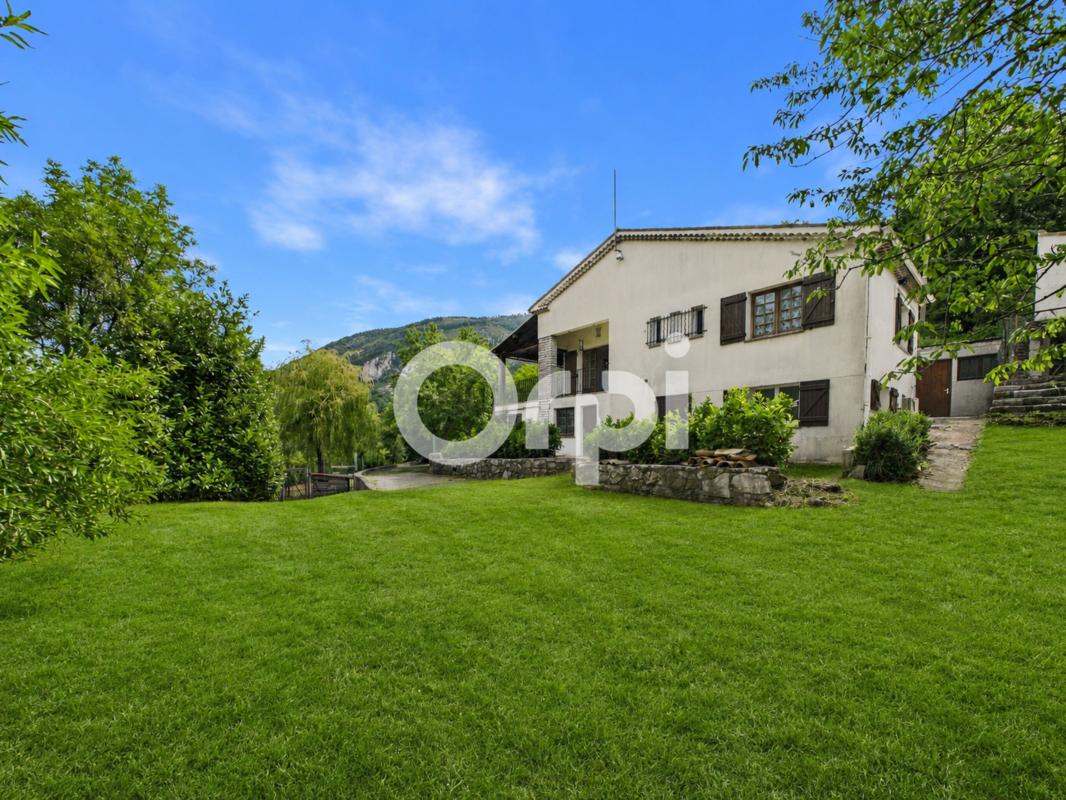 MAISON INDIVIDUELLE - DEPENDANCES 152 M²- SERRE AGRICOLE - TERRAIN 1940 M²