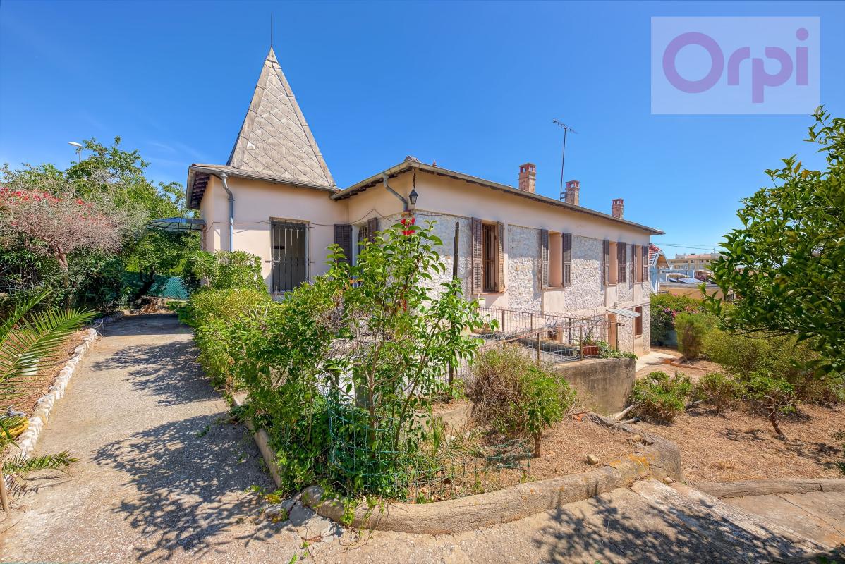 Grande maison de 301 m² à rénover, idéale projet familial ou investissement