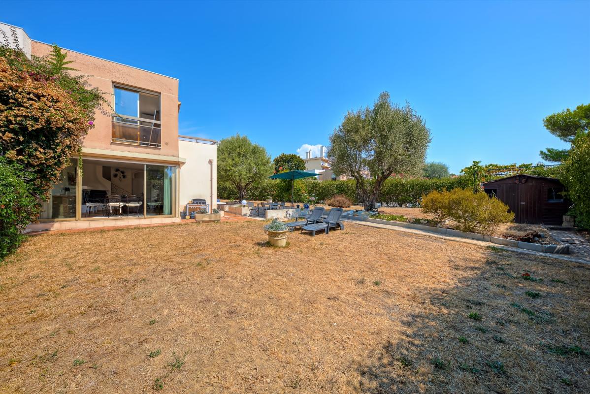 Un duplex aux allures de maison avec un jardin de 400m2