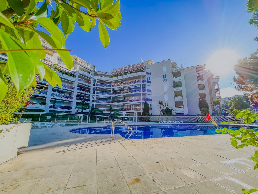 CAGNES SUR MER : appartement 3 pièces (59 m²) à vendre