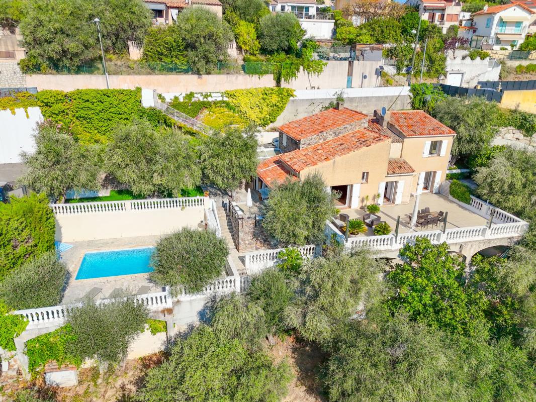 Maison 5 pièces sur les hauteurs de Nice à Vendre