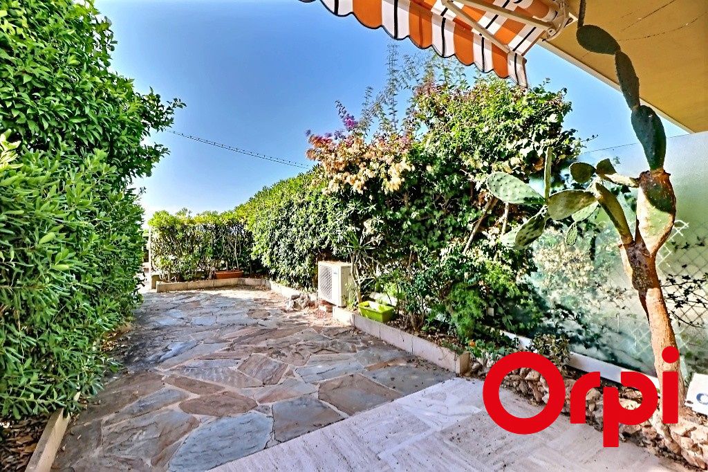 MENTON, GARAVAN: STUDIO VIDE DE 18.69 M2 AVEC GRANDE TERRASSE/JARDIN DE 6.84 M2 ET VUE MER
