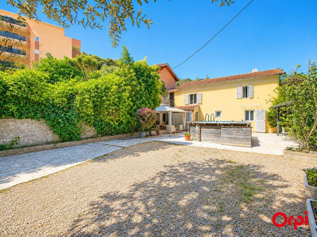 MENTON BORRIGO: MAISON DE 139 M2, 3 CHAMBRES, JARDIN, TERRASSE ET 4 PARKINGS