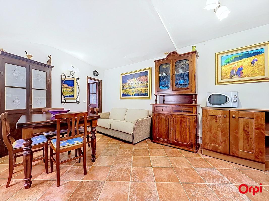 Menton, centre historique: un ensemble de deux appartements à proximité des plages