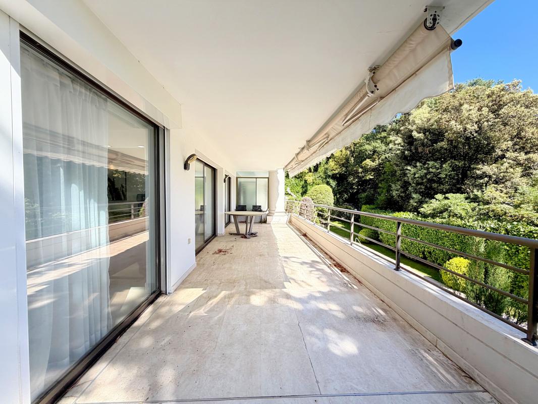 Cannes Bas Montfleury – Appartement 3P de 94 m², terrasse plein sud de 45 m², aperçu mer et  garage ✨