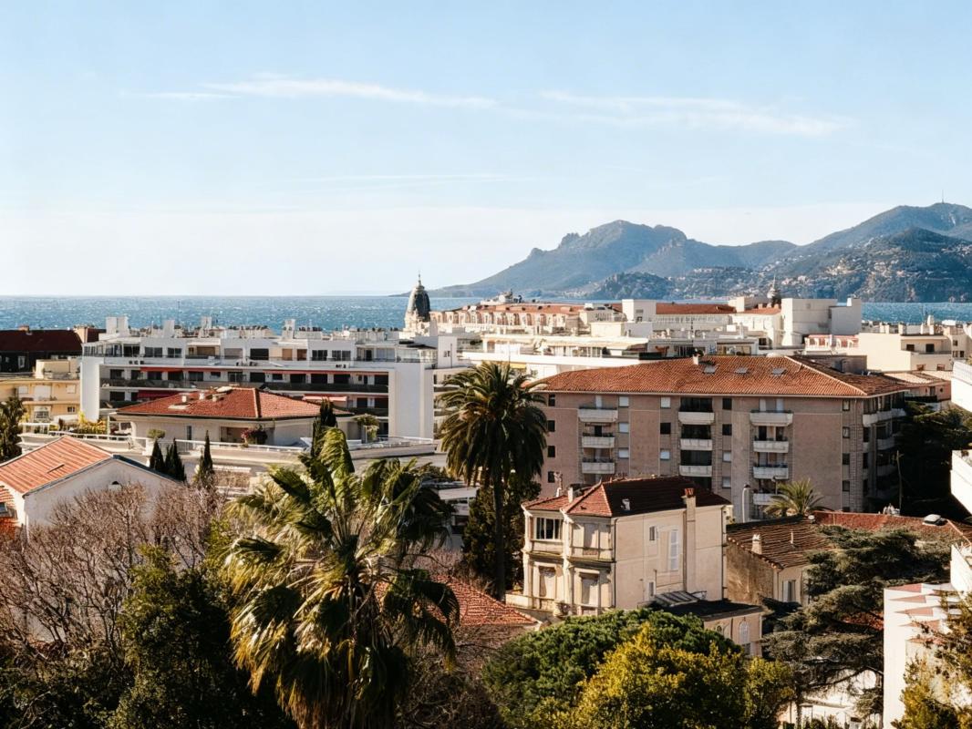 Appartement bourgeois 7P, 275 m² Carrez, vue mer & ville, balcon/véranda – Cannes Montfleury, 3 parkings attribués ✨