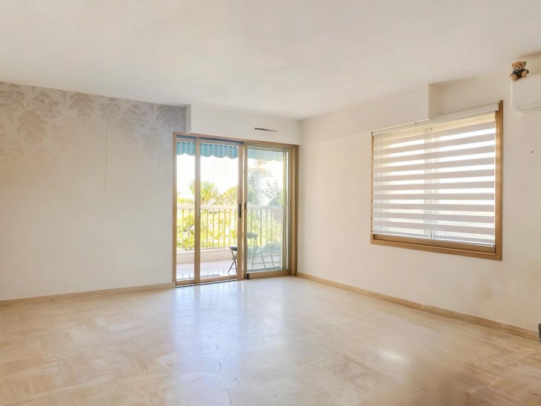 ️ Cannes, plage du Midi — 3 pièces 80 m², aperçu mer, box fermé