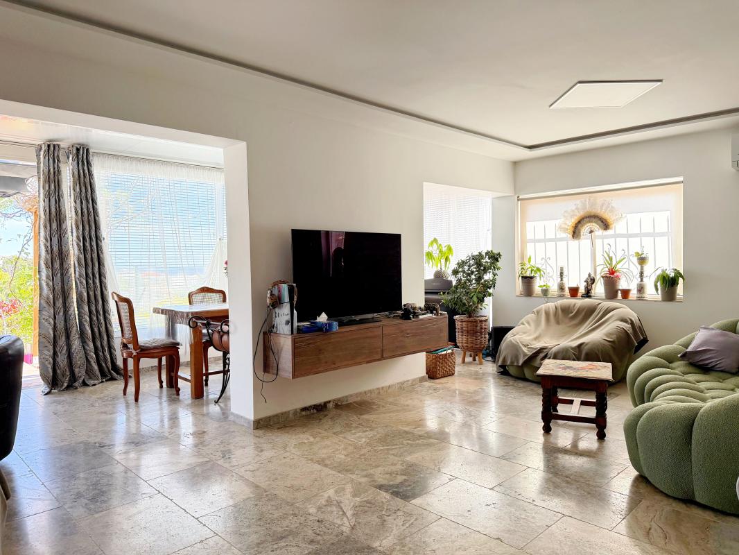 Superbe Appartement 3 Pièces, 149 m2 avec Vue Mer, Terrasse, Jardin – Vallauris limite Cannes