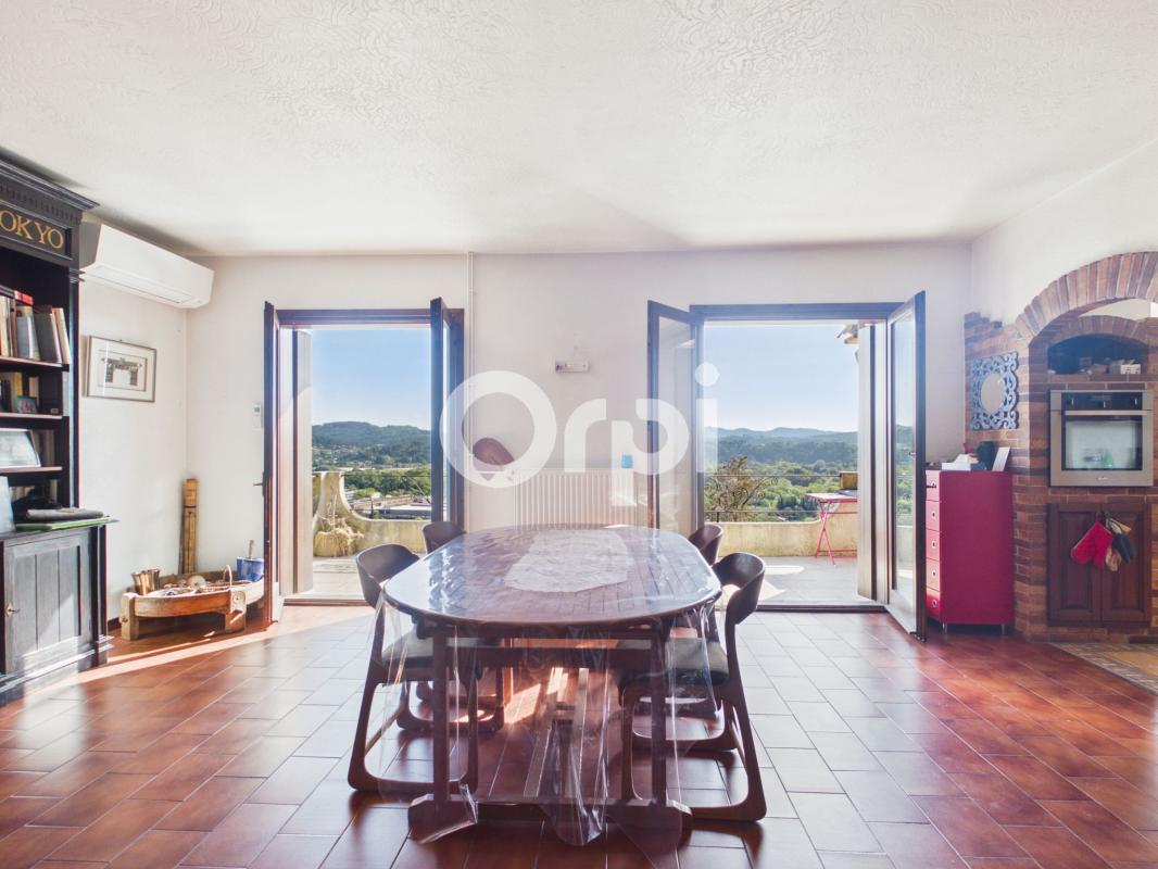 VUE MER ET MONTAGNE - PROCHE DES COMMODITÉS - BASE SAINE - À RÉNOVER- 4 CHAMBRES