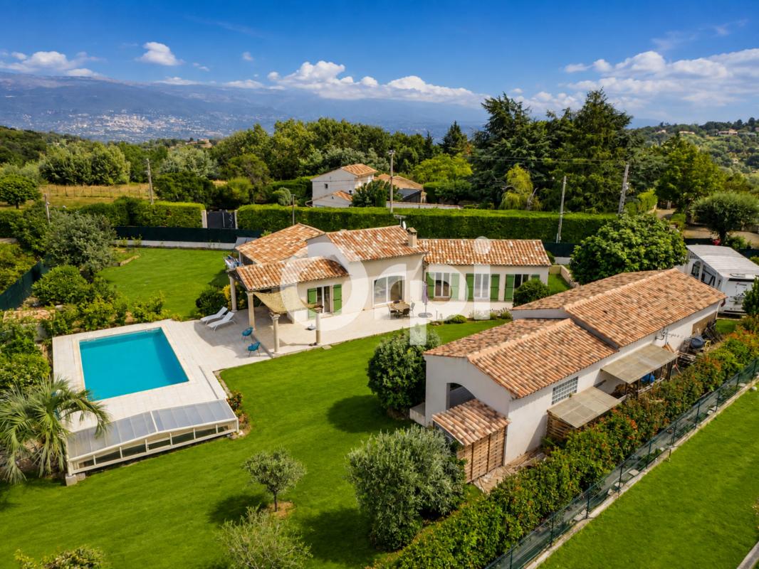 VILLA DE PLAIN-PIED - PROCHE MANDELIEU - 3 CHAMBRES + 1 STUDIO - PISCINE
