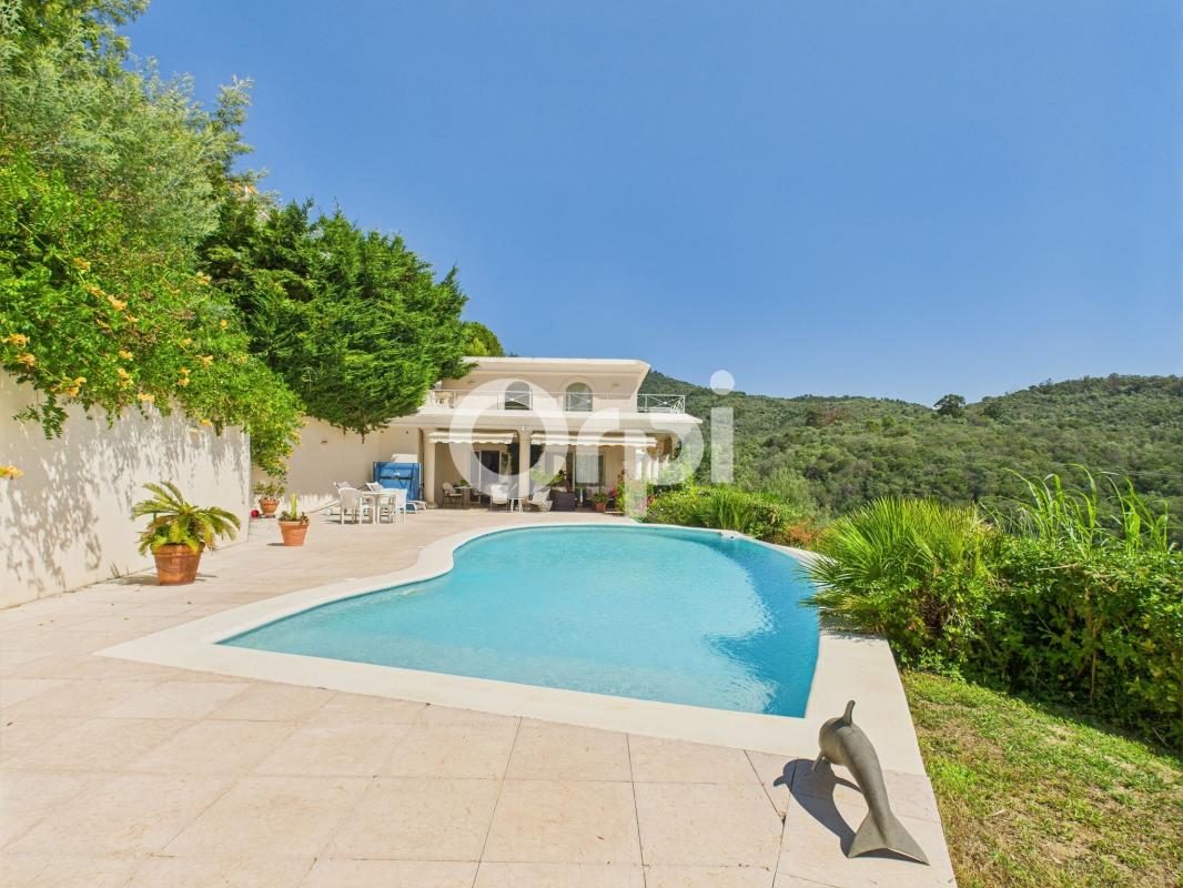 VILLA D'ARCHITECTE - VUE MER -  CALME - PISCINE  SÉCURISÉE