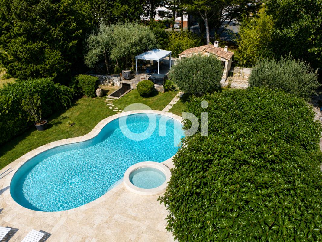 DOUBLE GARAGE - HYPER CALME - GRAND TERRAIN PLAT - PISCINE - POOL HOUSE