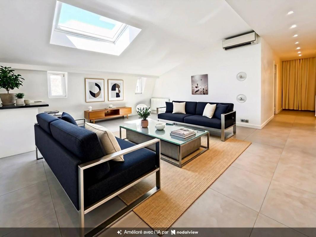 NICE - HYPER CENTRE - 2 P DERNIER ETAGE