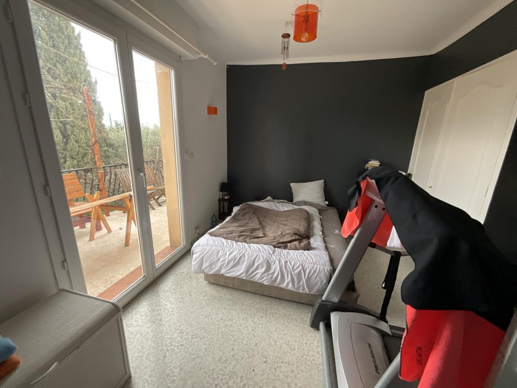 Vaste villa terrain plat piscine proche commodités