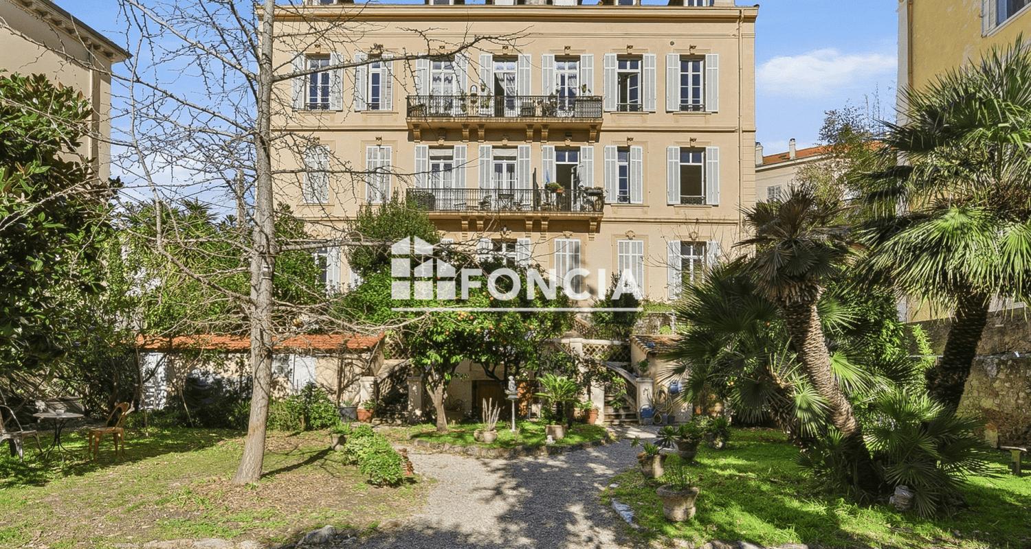 Coup de coeur pour ce 2 pièces sous les combles de 23m3 (31m2 au sol)