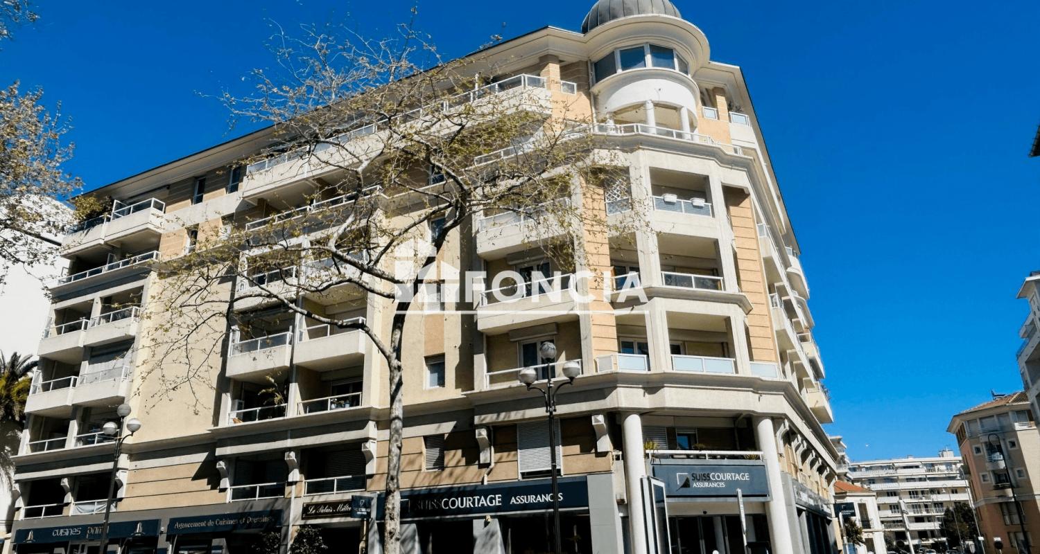 CANNES BD CARNOT AU CALME SPACIEUX 3P possibilité de PARK SS électrifié