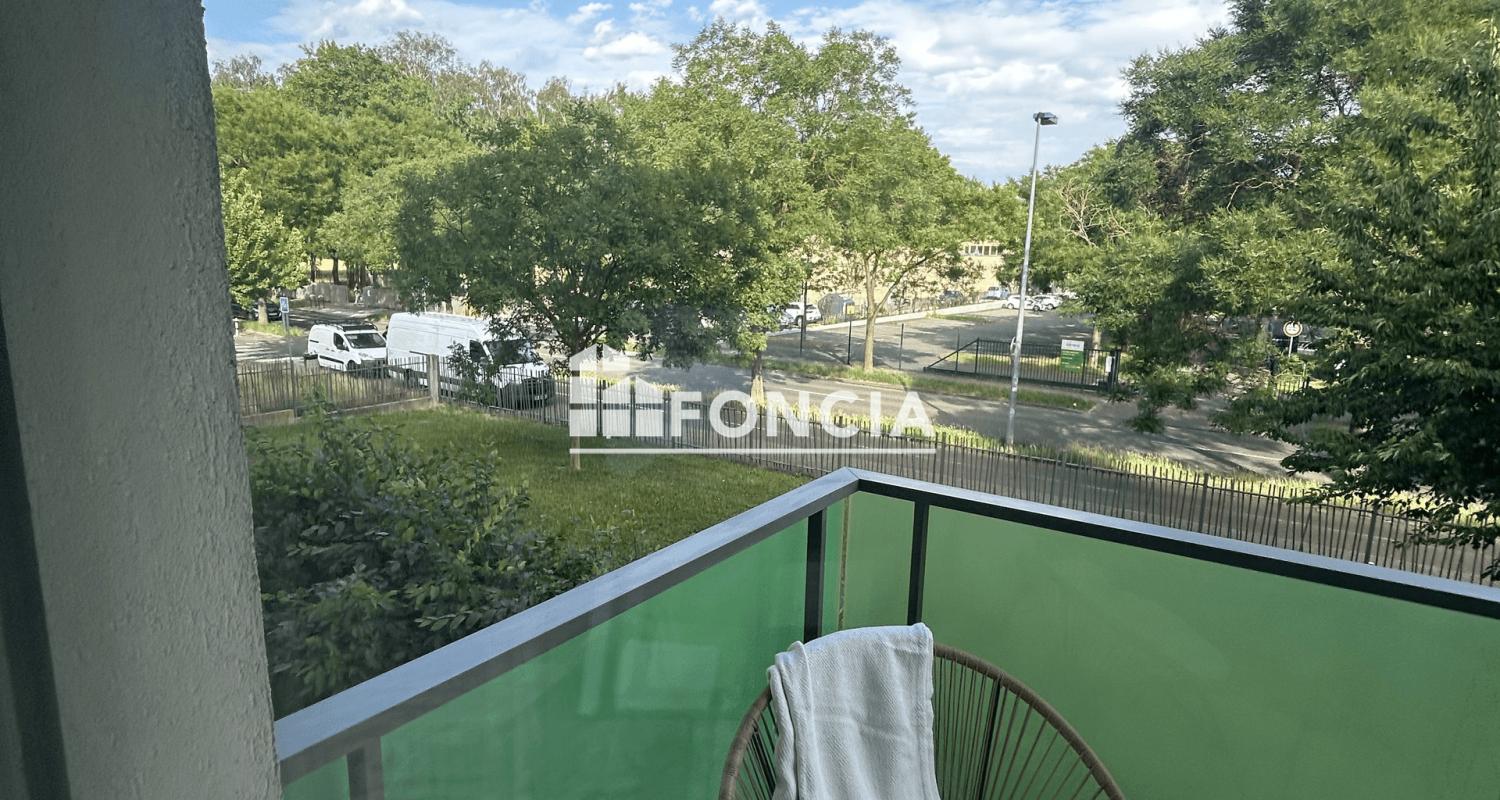 Exclusivité Foncia – Appartement 3 pièces de 59 m² vendu loué avec terrasse et 2 parkings