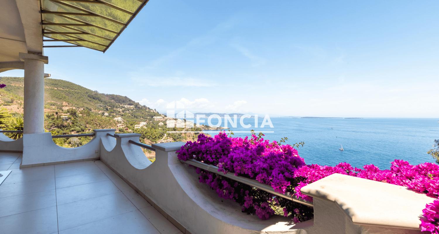 À VENDRE – Magnifique appartement contemporain  de 118 m² dans maison avec vue mer exceptionnelle à Théoule-sur-Mer