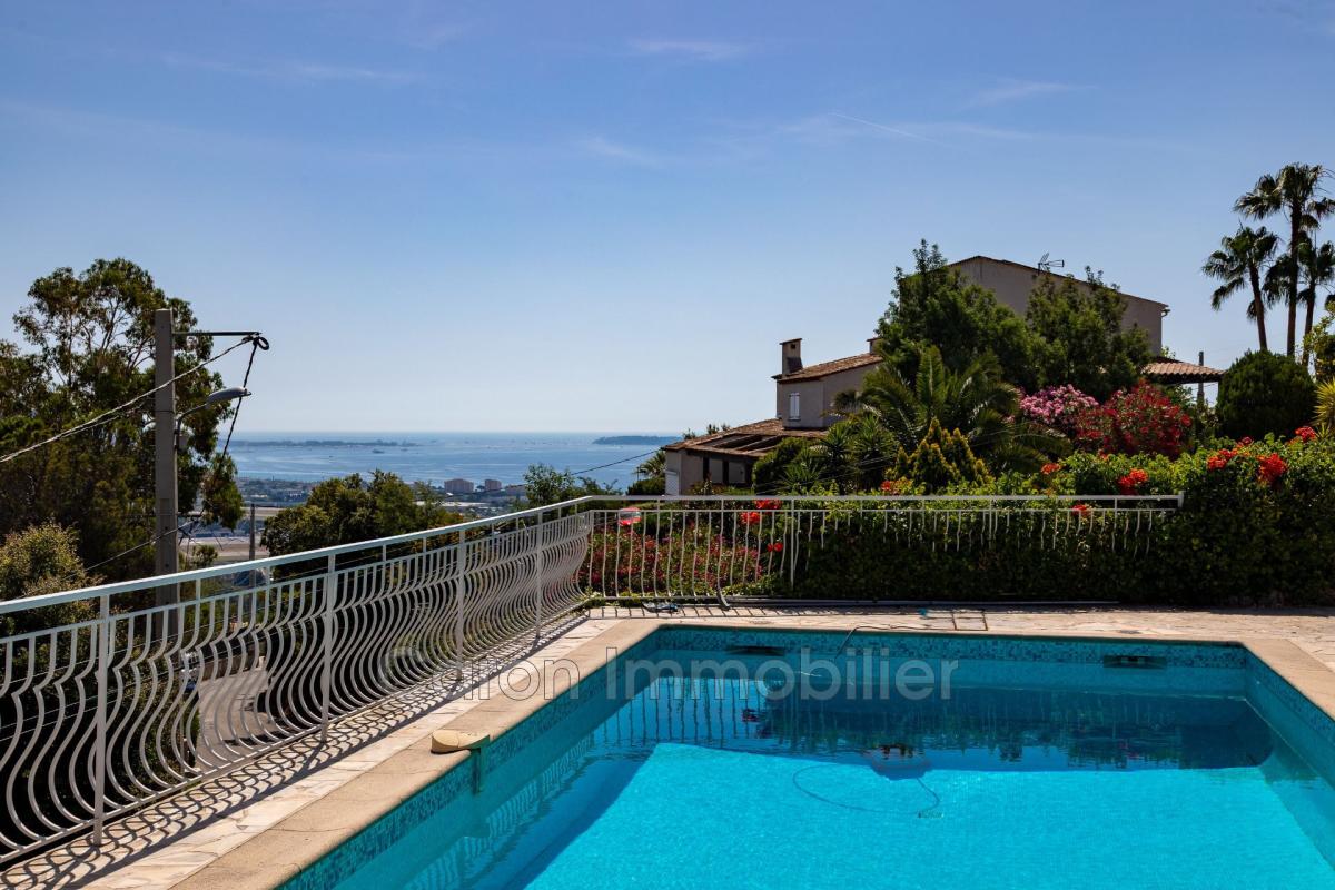 Belle villa de 182m² vue panoramique mer et collines
