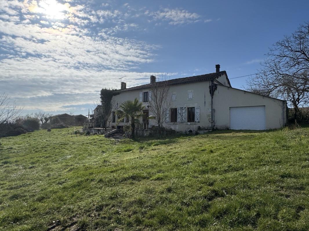 Maison en pierre avec dépendance et terrain