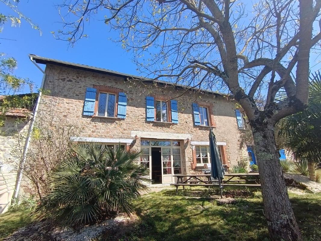 87230 FLAVIGNAC - Maison de 250 m² avec grange, à vendre