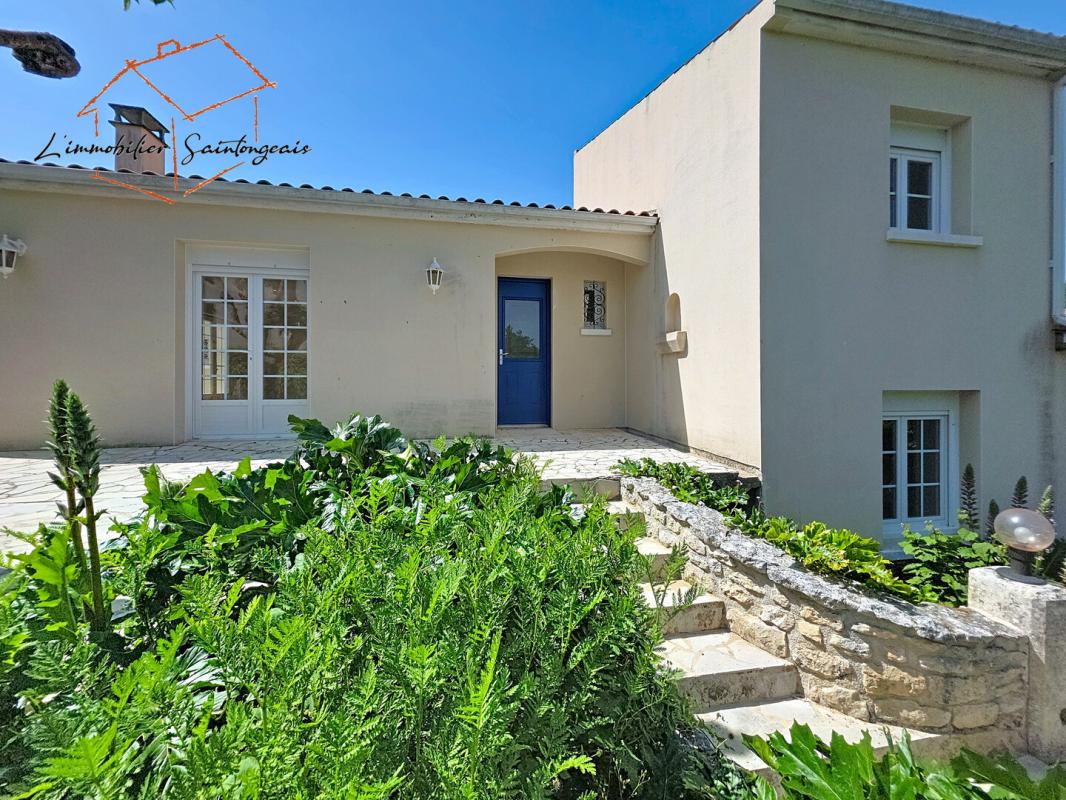 Maison de 1980 | 101 m² | 4 chambres | 690 m² | piscine