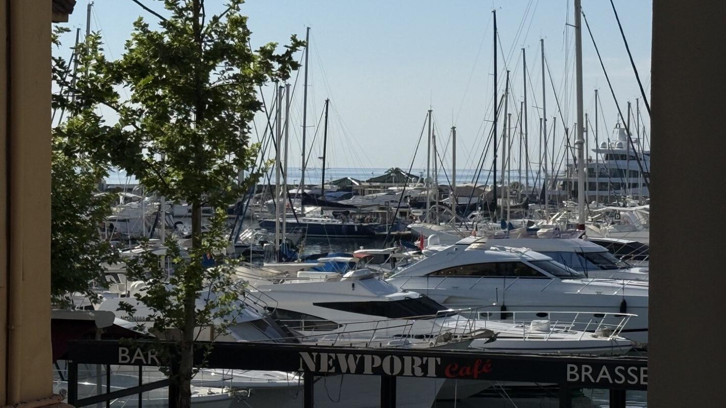 2 pieces jolie vue Port de Golfe Juan